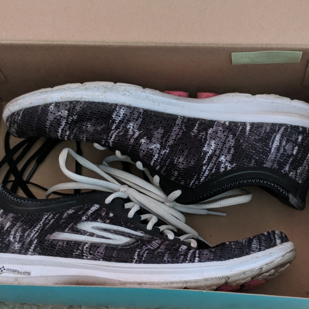 Patterned Skechers